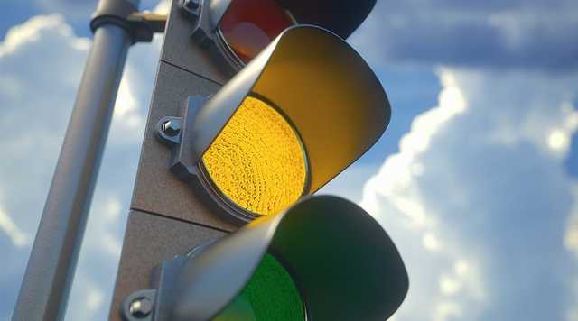 Верховный Суд Украины разрешил водителям ехать на желтый цвет светофора
