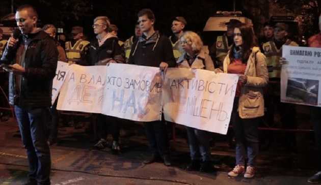 «Ночь на Банковой»: почему под АП собрались активисты и как проходит акция