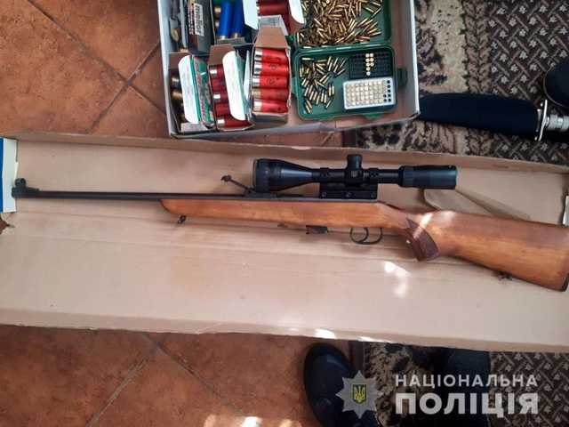 В Черновицкой области у местного жителя изъяли арсенал оружия