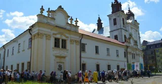 УПЦ МП заявила о захвате "Правым сектором" помещения храма на Прикарпатье