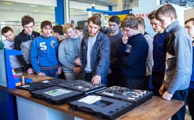 Официально и с зарплатой: украинским студентам наобещали золотые горы, к чему готовиться