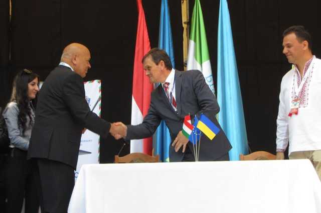 Паспортный скандал на Закарпатье: Москаль обрушился на Киев