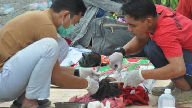 Число жертв цунами в Индонезии резко возросло