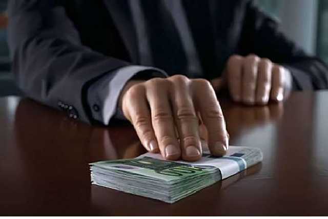 Украинцы назвали места, где чаще всего требуют взятки