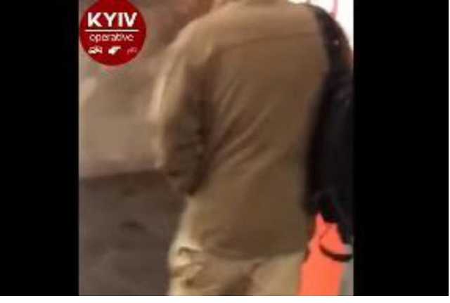 Извращенец показывал половые органы в киевском метро