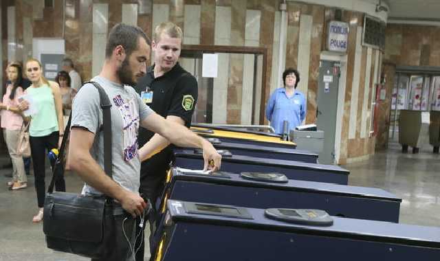 В Киеве сегодня вечером возможно ограничат работу трех центральных станций метро