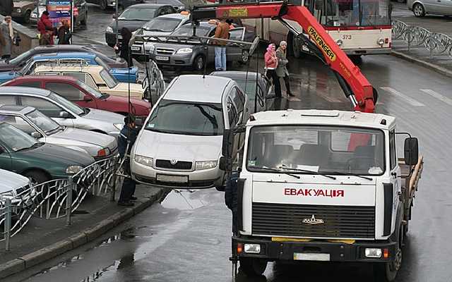 Парковка по-новому: за что эвакуируют авто и где их потом искать