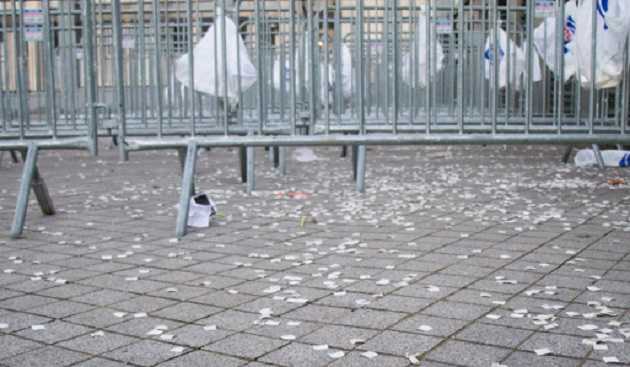 В Киеве НСК «Олимпийский» завалили мусором после концерта Энрике Иглесиаса