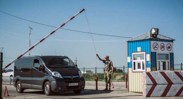 Кто покрывает нелегальные перевозки в Крым?