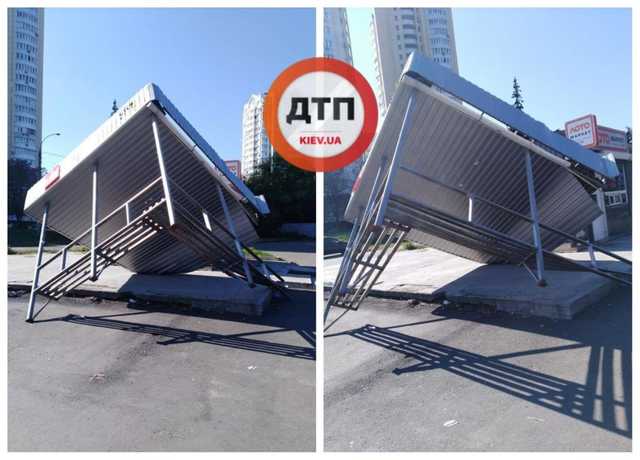 В Киеве на Борщаговке рухнула остановка