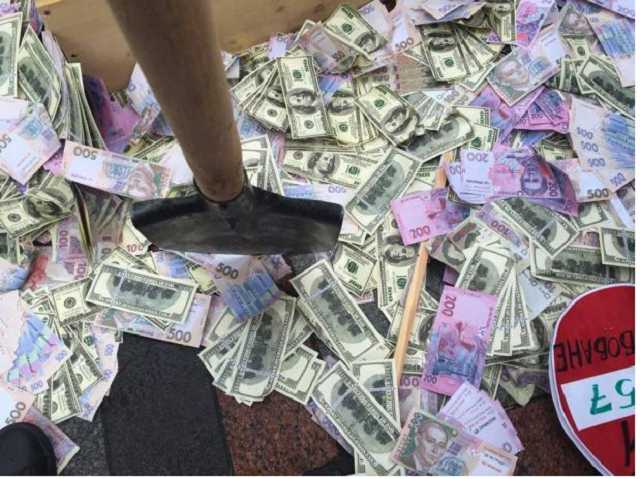 Замена лифтов в администрации Порошенко обойдется в четыре миллиона