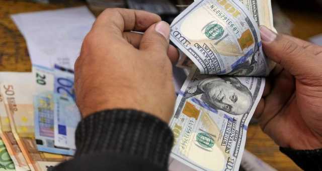 Доллар подешевел, а евро подорожал в курсах Нацбанка