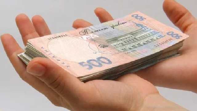 Учителям повысят зарплаты: когда и на сколько