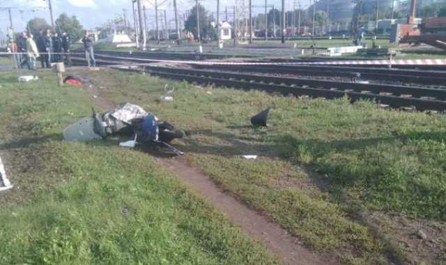 На Киевщине женщина на мопеде попала под поезд
