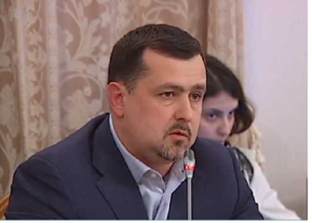 Нам уже давно плюют в лица, таких "Семочков" тьма