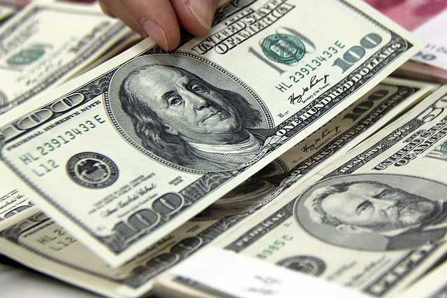 С карт украинцев отмывают миллионы: как работают новые схемы и что грозит