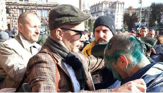 В полицию доставили 19 человек из-за избиения депутата Киеврады