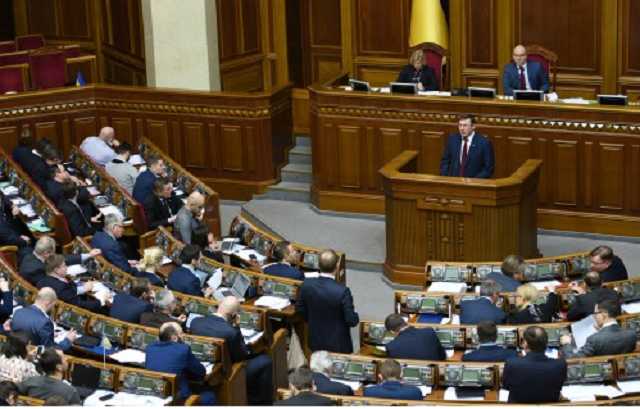 Юрій Луценко анонсував подання на трьох нардепів вже наступного пленарного тижня