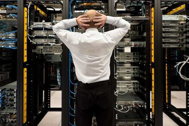 Платежи застряли и карточки не работают: в Украине не ходили деньги