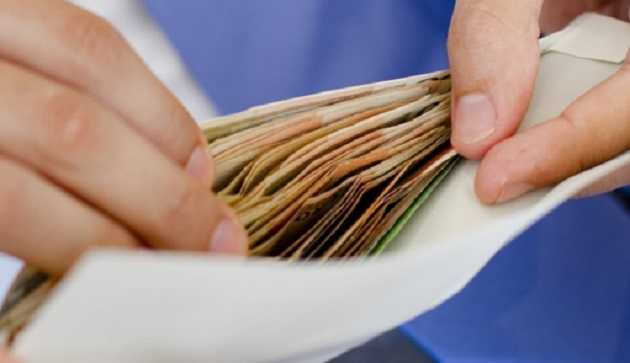 В Украине каждый четвертый работник получает зарплату в конверте