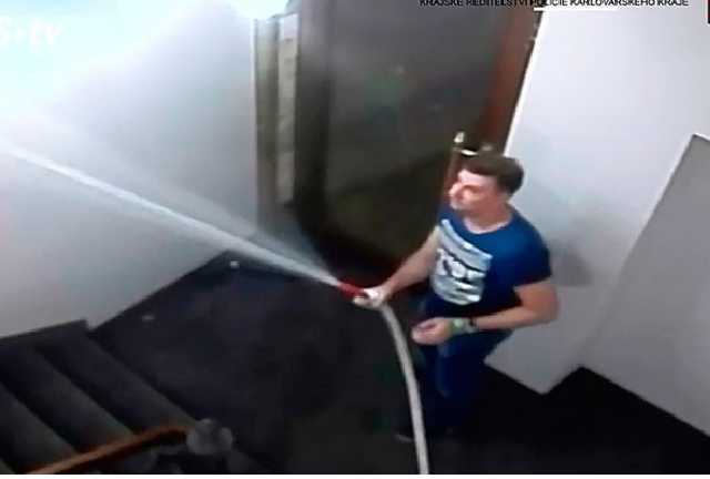 Кричал и ломился: русскоговорящий мужчина устроил потоп в отеле в Чехии