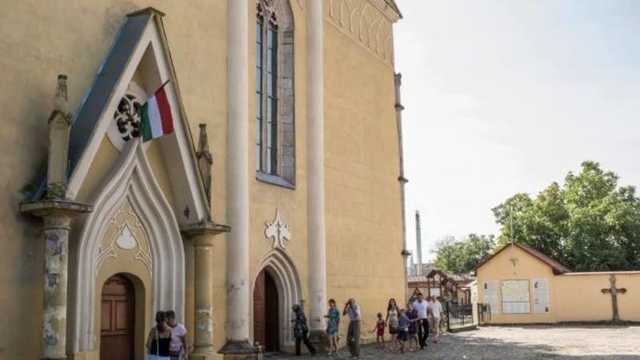 NYT: жители украинского Берегово сверяют часы по Венгрии