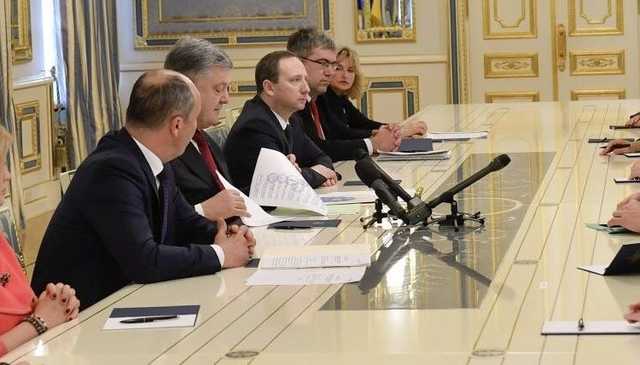 Михаил Подоляк: “Все происходящее – лишь прямое следствие страха”