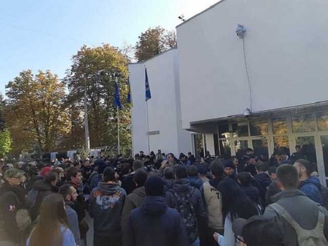 Потасовка под МВД: все подробности