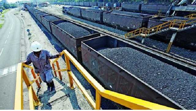 Схема «Роттердам+»: стало известно сколько заработали Ахметов и Порошенко на украинцах