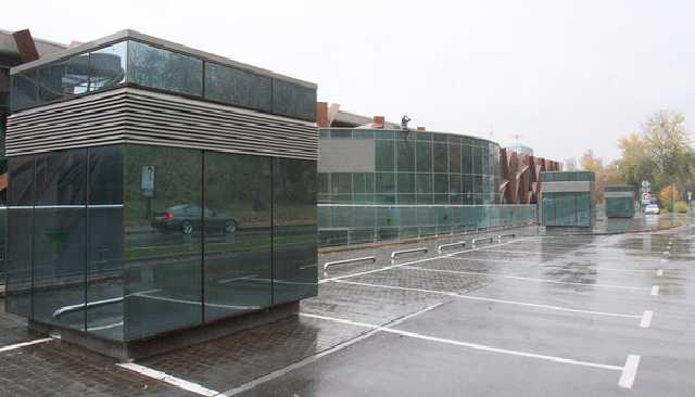 В Киеве "заминировали" здание, где решали судьбу вертолетной площадки Януковича