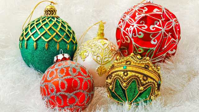 НБУ хочет купить елочные игрушки за 117 тысяч гривен