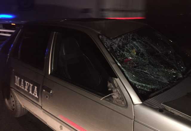 В Днепре автомобиль доставки Mafia сбил двоих мужчин