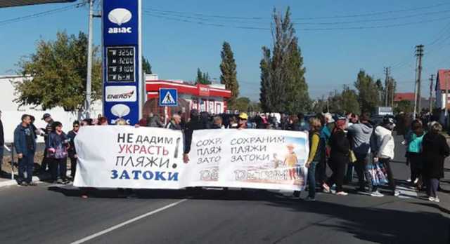 В Одесской области люди перекрыли трассу протестуя против застройки побережья
