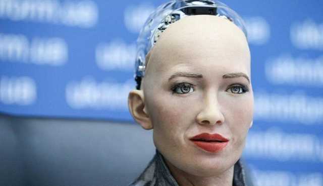 Робот София высказалась о президентских выборах в Украине