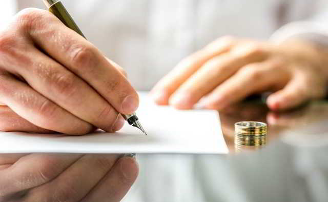 Украинцы массово подают на развод из-за коммунальных платежек: что произошло