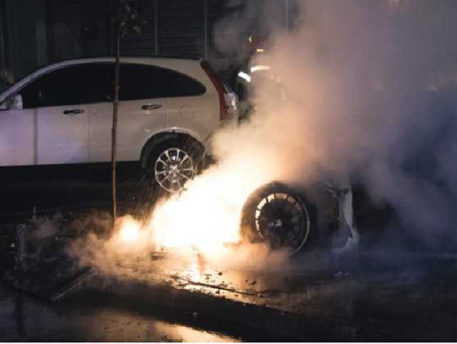 В центре Киева горели элитные авто: опубликованы фото