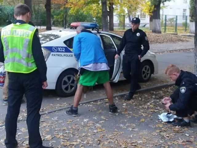 На столичной Соломенке педофил с молотком и веревками охотился за детьми