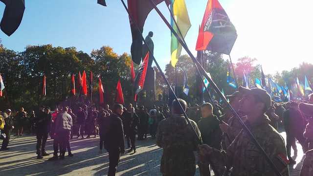 «Хватит водить хороводы!!! Пора всех вешать на столбах!», - блогер