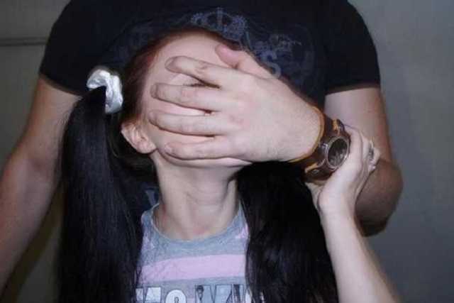 Педофил-извращенец совратил душевнобольную падчерицу на Харьковщине