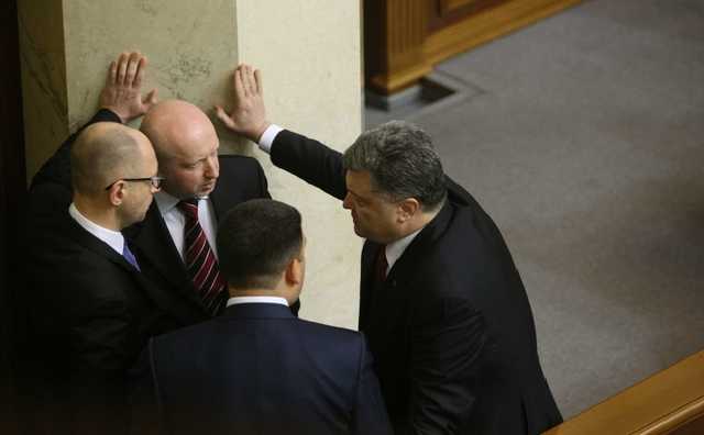 БПП, "Народный фронт" и "Оппоблок" объединяет коррупция - Соболев