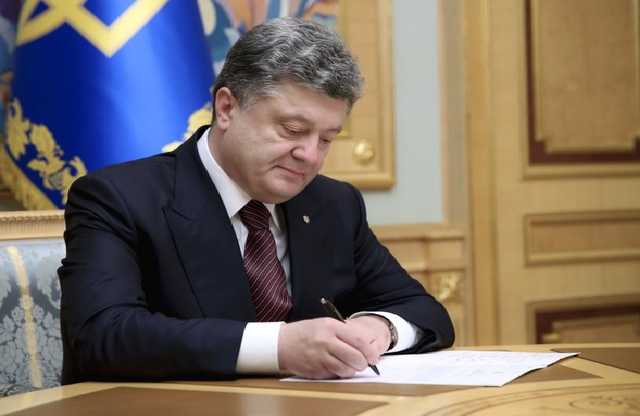 Порошенко подписал закон о бесплатном оздоровлении детей погибших журналистов