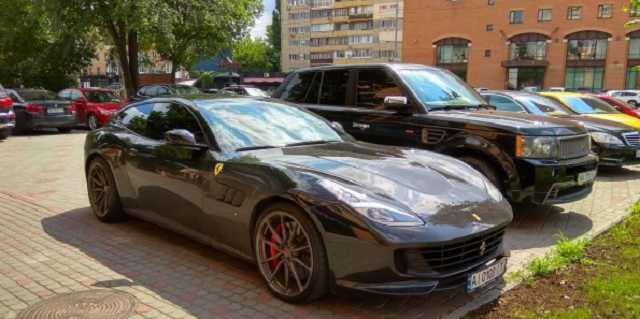 В Украине появился редкий суперкар Ferrari