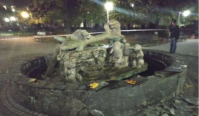 Во Львовской области подорвали фонтан гранатой