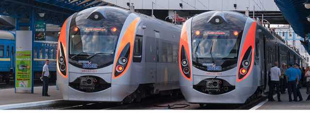 В Киеве поезд насмерть сбил человека: первые подробности