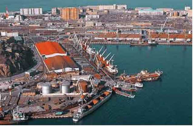 Русская «братва» пытается зайти на буксирах в порт «Южный»