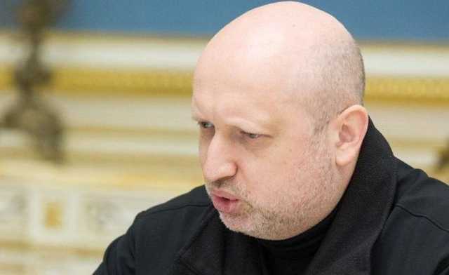 Турчинов в сентябре получил тройной оклад