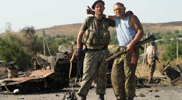 В “ДНР” продолжается “праздник” зарплаты: боевики устроили разборки с гранатой из-за женщин