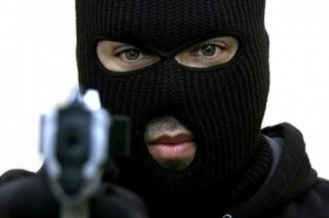 В Киеве вооруженный мужчина ограбил «кредитный ларек»