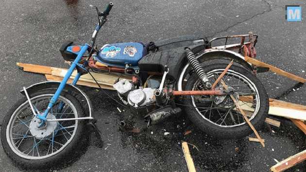 В Энергодаре пенсионер за рулем мопеда спровоцировал тройное ДТП: появились фото и видео