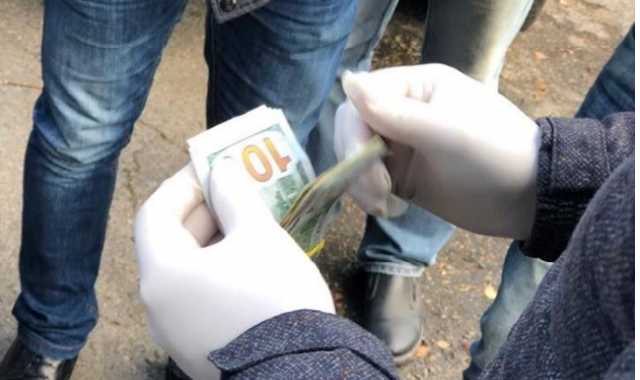 Двух инспекторов Госэкоинспекции на Киевщине подозревают в получении взятки